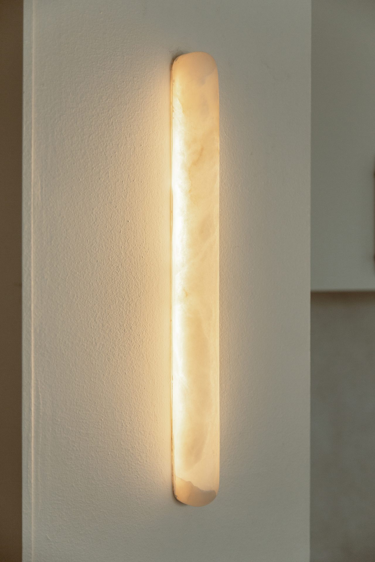 Alabaster wall light, Apartamento Perla, Barcelona